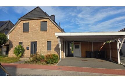 Modernes Einfamilienhaus mit Garten,Kamin und Doppelcarport - Büchen
