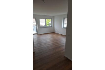 Helle 3 Zimmer Wohnung, mit EBK und TG ab Juli 26 - Schemmerhofen