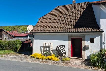 Haus mit Grundstück - 55.000,00&nbsp;EUR Kaufpreis, ca.&nbsp; 85,00&nbsp;m&sup2; in Küps (PLZ: 96328)