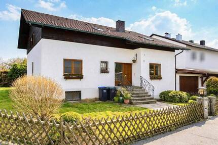 Sofort wohlfühlen: 7-Zi.-EFH mit Garten, Garage und Carportstellplatz in Kolbermoor