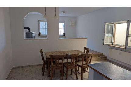 4-Zimmer-Wohnung mit eigenem Eingang und Hofbereich ! - Lichtenfels