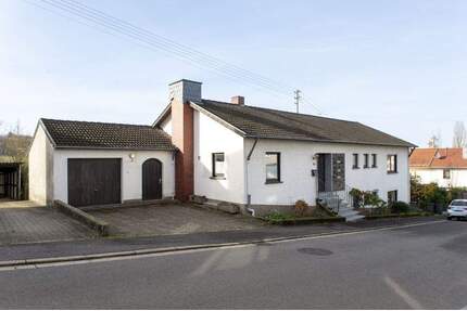 Freistehender Bungalow mit Einliegerwohnung und herrlichem Garten. - Riegelsberg