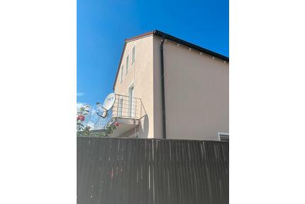 Doppelhaus - 525.000,00&nbsp;EUR Kaufpreis, ca.&nbsp; 140,00&nbsp;m&sup2; in Ingolstadt (PLZ: 85057) Friedrichshofen-Hollerstauden