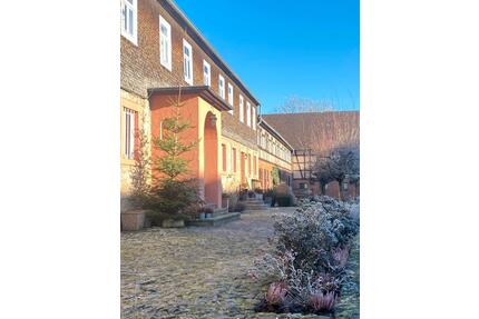 Hell&ruhig auf Gutshof - 800,00&nbsp;EUR Kaltmiete, ca.&nbsp; 100,00&nbsp;m&sup2; in Hofbieber (PLZ: 36145)