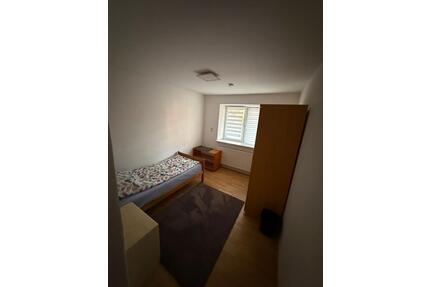 Monteurzimmer Einzelzimmer - 350,00&nbsp;EUR Kaltmiete, ca.&nbsp; 23,00&nbsp;m&sup2; in Langquaid (PLZ: 84085)