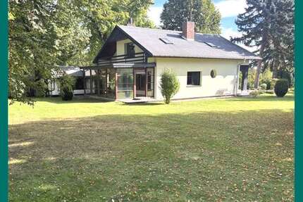 Haus zum Kaufen in Meerane 350.000,00 € 180 m²
