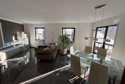 ProvisionsfreieRenovierte 2-Zimmer-Wohnung im 3. OG mit Balkon - Leonberg