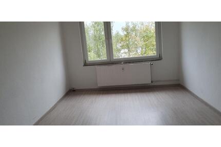 ! Quetzdölsdor- schöne 3-Raum-Wohnung m. Balkon - AB SOFORT ! - Zörbig