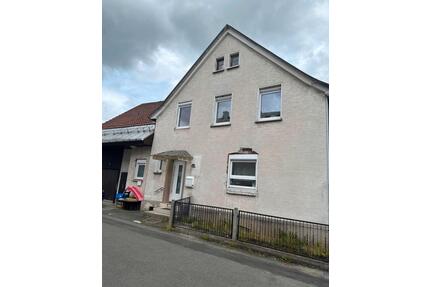 Einfamilienhaus inkl. Scheune, Garage und Garten - Angelburg