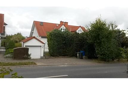 Sonnige Doppelhaushälfte mit ELW, großem Garten und Badeteich - Armsheim