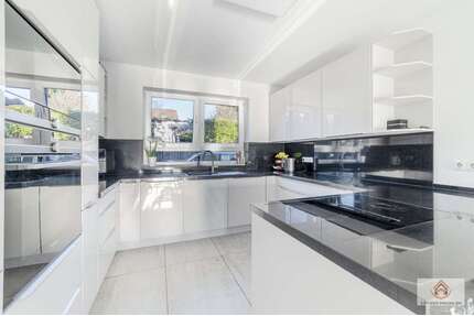 Haus zum Kaufen in Langenfeld 619.000,00 € 170.39 m²