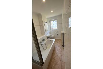 !!! Erstbezug nach Sanierung !!! kleine 3-Zi.-Whg. - Crimmitschau