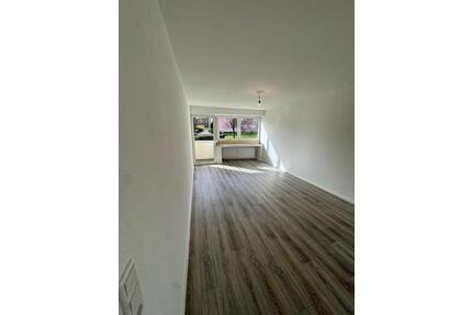 Sehr schöne renovierte 3 Zimmer Wohnung mit Balkon in Oberhausen zu vermieten