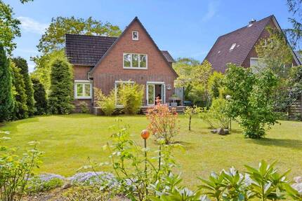 Stilvolles Einfamilienhaus mit traumhaften Grundstück in Alsterdorf - Hamburg