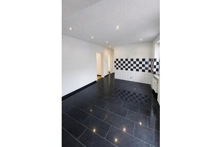 Schöne helle 3ZKB Wohnung in Püttlingen Zentral