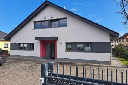 Moderne Wohnung im Doppelhaus mit Terrasse, Garten und PKW Stellplätze in Rathenow