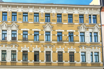 Attraktive 2-Zimmer-Wohnung im Dachgeschoss mit zuverlässiger Vermietung und Tageslichtbad - Leipzig Stötteritz