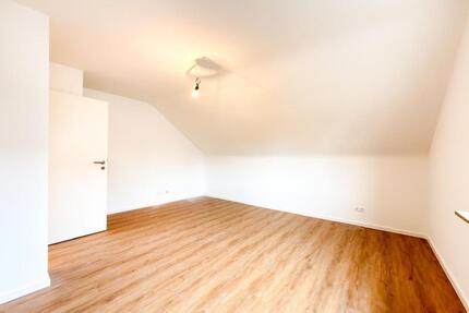 Helle 2,5-Zimmer-Wohnung mit Hobbyraum, Küche und PKW-Stellplatz - Baltmannsweiler