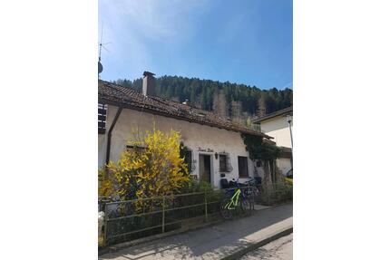 Zu vermieten 38 - 360,00&nbsp;EUR Kaltmiete, ca.&nbsp; 38,00&nbsp;m&sup2; in Bad Wildbad (PLZ: 75323)
