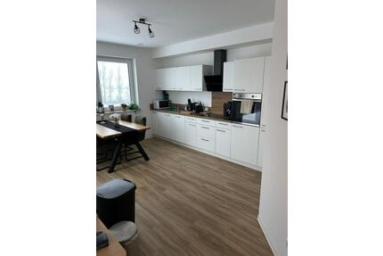 Jetzt zuschlagen !!! Neuwertige Dachgeschosswohnung mit Fahrstuhl und Dachterrasse, mitten im Zentrum !!! Zu sofort zu vermieten !!! - Rhede (Ems)