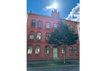 Attraktive 3-Zimmer-Wohnung mit Einbauküche und Wintergarten - Wittenberge