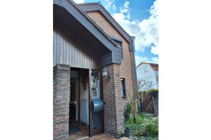 Provionsfrei ! Verklinkertes Eckhaus mit 4 Zimmer in Köln-Zündorf