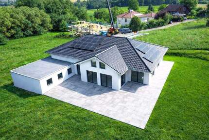 Ebenerdig. Naturnah. Energieeffizient. Exklusiver Neubau-Bungalow kurz vor Fertigstellung! - Altenkirchen