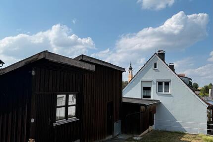 Älteres Einfamilienhaus mit großem Garten, Garage und Werkstatt - Thalmassing