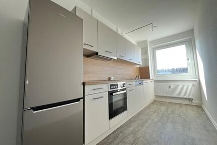 Neue Einbauküche zum Verlieben – frisch saniert, großer Sonnenbalkon - Chemnitz Kapellenberg