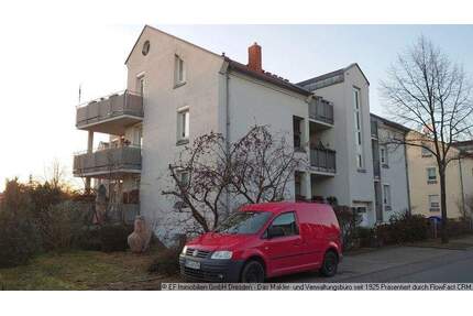 vermietete 2-Zimmer-Dachgeschosswohnung mit zwei Balkonen, Abstellkammer, 2x Stellplatz, separater Küche und Bad mit Dusche und Fenster in 01689 Weinb - Weinböhla