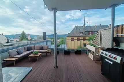 Helle 2 ZKB Wohnung mit großer Terrasse in Kenn