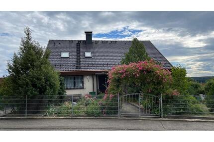 Attraktives Ein- bis Zweifamilienhaus in Dunnigen - Dunningen