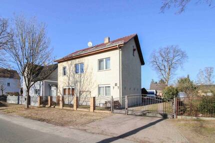 Viel Platz für die ganze Familie - Großes Einfamilienhaus mit Pool und Nebengelass in Friedrichsthal - Oranienburg