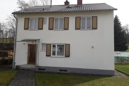 Ein- bis Zweifamilienhaus mit großem Grundstück in Welden 1.306m²