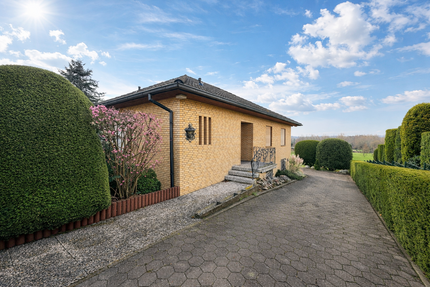 Haus zum Mieten in Seevetal 2.400,00 € 244 m²