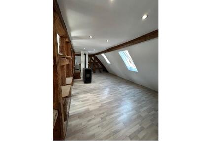 Charmante 1,5 Zimmer-Dachgeschosswohnung mit Fachwerkcharme - Tiefenbronn