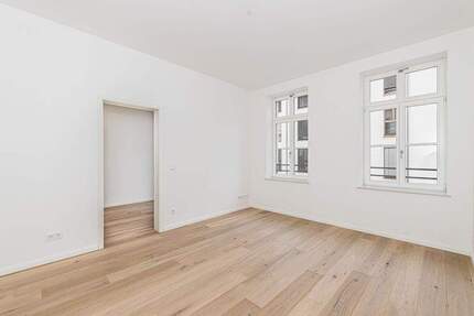 Renovierte 5-Zimmer-Wohnung mit zwei Balkonen im denkmalgeschützten Altbau - Leipzig Zentrum-Südost