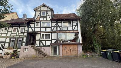 SANIERUNGSOBJEKT MIT POTENZIAL - 69.000,00&nbsp;EUR Kaufpreis, ca.&nbsp; 207,00&nbsp;m&sup2;&nbsp;Wohnfl&auml;che in Helsa (PLZ: 34298)