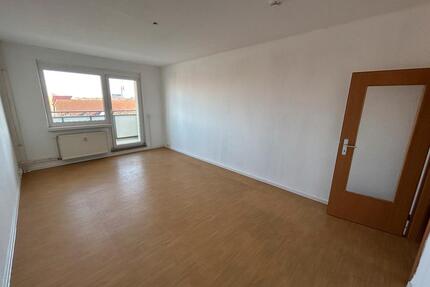 Nicht lange überlegen! Geräumige Wohnung mit großem Balkon! - Halberstadt