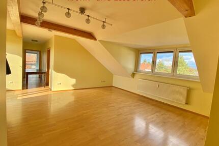 Lichtdurchflutete 3-Zimmer-Dachgeschosswohnung mit Dachterrasse - Nürnberg Holzheim