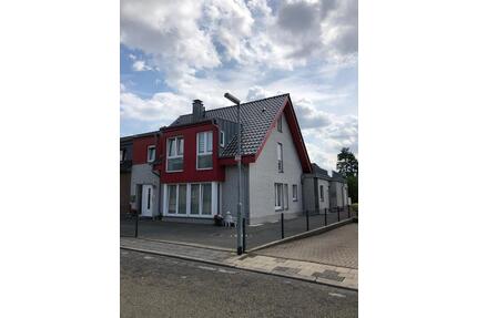Exklusives Zweifamilienhaus auf ca. 1.262 m² Grundstück - Wesel