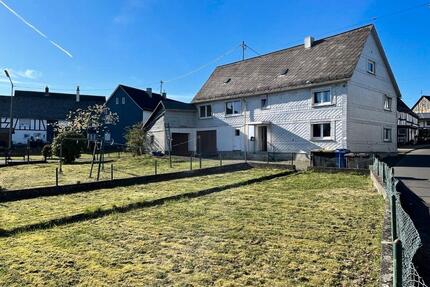 Ein-Zweifamilienhaus - 150.000,00&nbsp;EUR Kaufpreis, ca.&nbsp; 180,00&nbsp;m&sup2; in Weitefeld (PLZ: 57586)