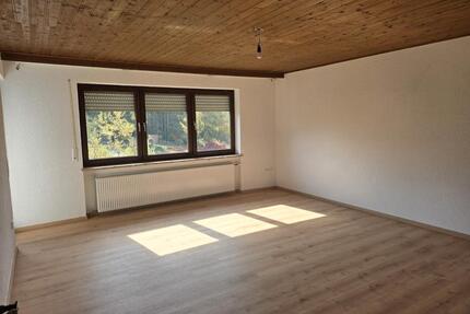 3-Zimmer-Wohnung mit großem Balkon und Garage - Laaber