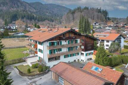 Tegernsee-Flair mit Wallbergblick: Sanierte 3-Zimmer-Wohnung mit großem Sonnenbalkon - Bad Wiessee