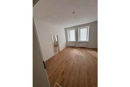 Moderne 3-Zimmer-Wohnung in 95028 Hof Kernsanierung mit EBK