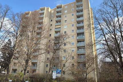 Geräumige 3-Zimmer-Wohnung mit Balkon, Aufzug und Stellplatz in Fürth - Stadtteil Hardhöhe