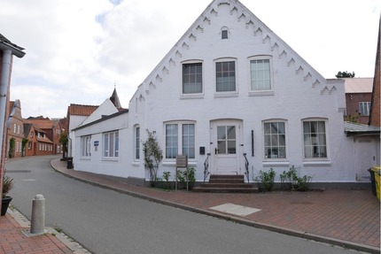 Charmantes StadthausMehrfamilienhaus mit 3 Wohnungen in 25836 Garding zu verkaufen.