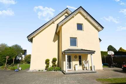 Haus zum Kaufen in Lage, Lippe 799.000,00 € 338 m²