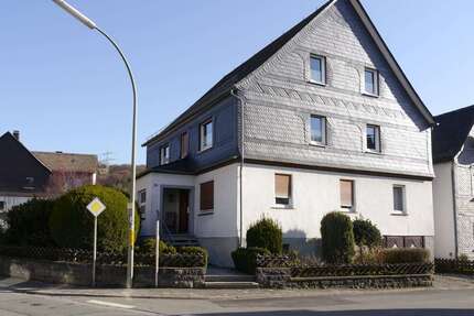 Haus zum Kaufen in Bestwig 189.000,00 € 200 m²