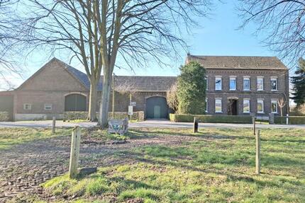 Schicke 4 -ZKB - Wohnung auf Vierkanthof in Sevelen zu vermieten - Issum